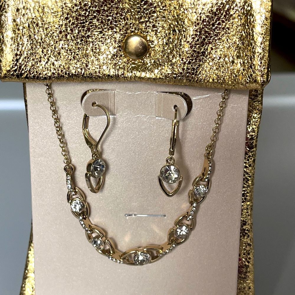 NEW Anne Klein Gold set w/ pouch